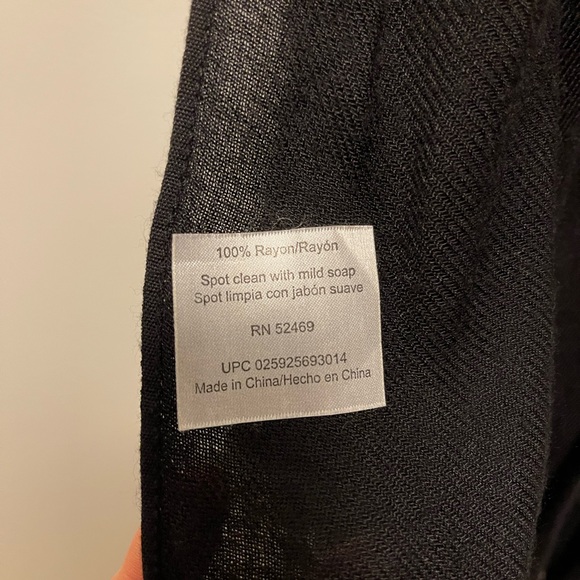 Black and white scarves - Picture 2 of 2